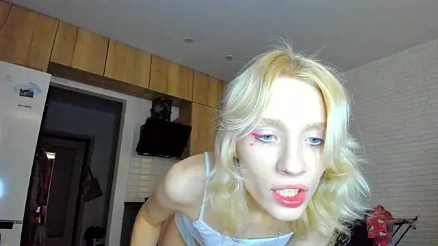 Snapshot of _Alice_Kitty chatting on 12/23/25, 09:18 Alice Kitty online show from 12/23/25, 09:18