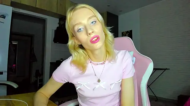 Snapshot of _Alice_Kitty chatting on 01/14/26, 12:00 Alice Kitty online show from 01/14/26, 12:00