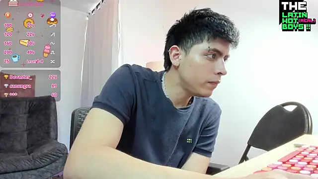 Snapshot of MyLatinHotBoys chatting on 12/13/24, 03:54 MyLatinHotBoys online show from 12/13/24, 03:54