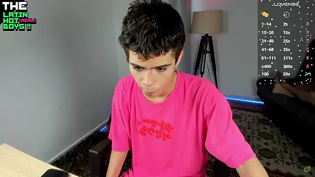 Snapshot of MyLatinHotBoys chatting on 12/18/24, 04:49 MyLatinHotBoys online show from 12/18/24, 04:49