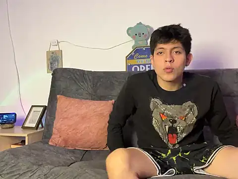 Snapshot of MyLatinHotBoys chatting on 01/18/25, 12:35 MyLatinHotBoys online show from 01/18/25, 12:35