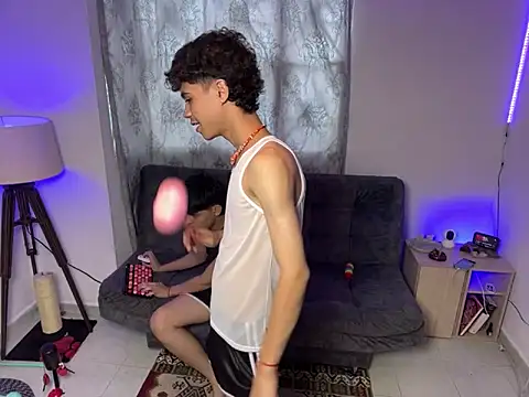 Snapshot of MyLatinHotBoys chatting on 03/06/25, 08:27 MyLatinHotBoys online show from 03/06/25, 08:27