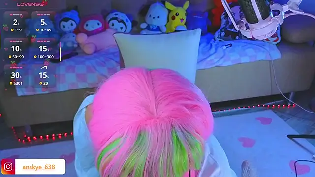 AnngelaSkye online show from 10/30/25, 06:15