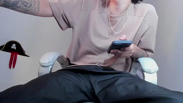 Snapshot of FrannBoy chatting on 03/07/26, 04:20 FrannBoy online show from 03/07/26, 04:20