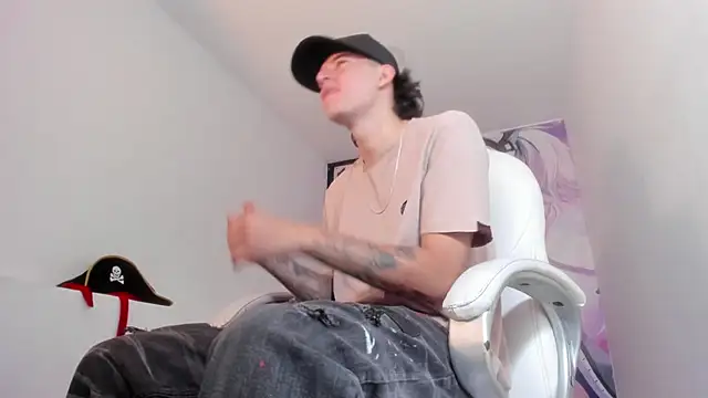 Snapshot of FrannBoy chatting on 03/12/26, 08:37 FrannBoy online show from 03/12/26, 08:37