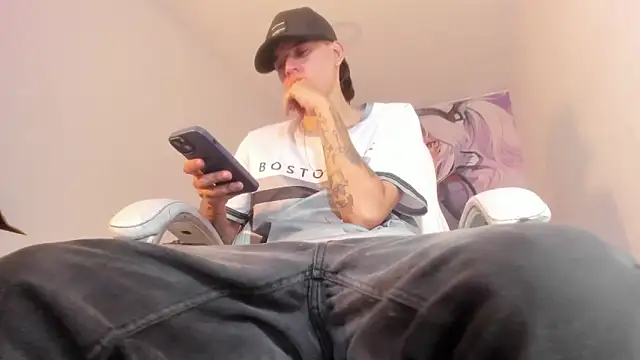 Snapshot of FrannBoy chatting on 03/21/26, 04:06 FrannBoy online show from 03/21/26, 04:06