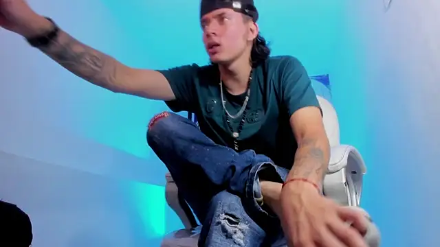 Snapshot of FrannBoy chatting on 04/21/26, 03:13 FrannBoy online show from 04/21/26, 03:13