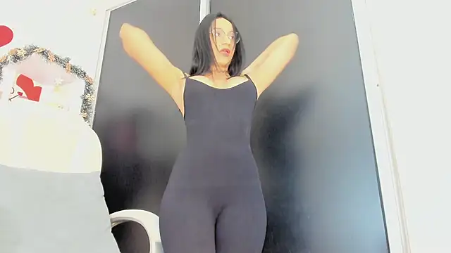 Snapshot of UrNewFantasy chatting on 01/08/25, 07:56 UrNewFantasy online show from 01/08/25, 07:56