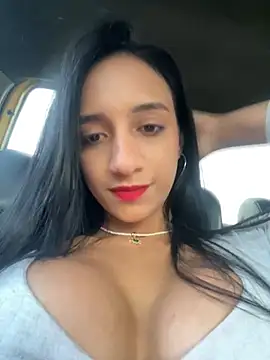 Snapshot of UrNewFantasy chatting on 02/15/25, 03:39 UrNewFantasy online show from 02/15/25, 03:39