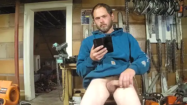 Snapshot of Bigoleslong98765 chatting on 10/31/25, 02:40 Bigoleslong98765 online show from 10/31/25, 02:40