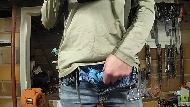 Snapshot of Bigoleslong98765 chatting on 11/20/25, 03:45 Bigoleslong98765 online show from 11/20/25, 03:45