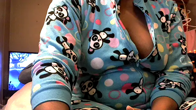 Snapshot of EbonyFetishQueen chatting on 11/11/25, 04:40 EbonyFetishQueen online show from 11/11/25, 04:40