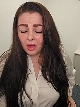 Snapshot of Britishbella chatting on 11/13/25, 04:28 Britishbella online show from 11/13/25, 04:28