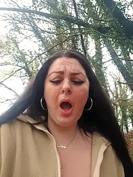 Snapshot of Britishbella chatting on 11/27/25, 03:14 Britishbella online show from 11/27/25, 03:14