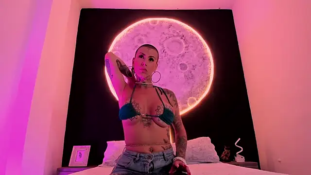 GinebraaFox  online show from 02/13/25, 03:03