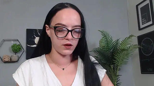Snapshot of IzabelllNoir chatting on 04/22/26, 10:17 IzabelllNoir online show from 04/22/26, 10:17