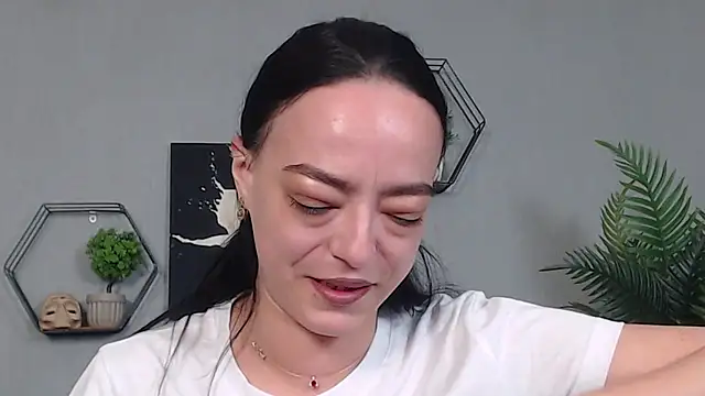 Snapshot of IzabelllNoir chatting on 05/21/26, 11:06 IzabelllNoir online show from 05/21/26, 11:06