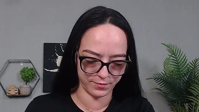 Snapshot of IzabelllNoir chatting on 05/23/26, 04:50 IzabelllNoir online show from 05/23/26, 04:50