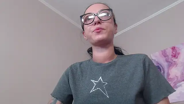 Snapshot of IzabelllNoir chatting on 06/30/26, 06:03 IzabelllNoir online show from 06/30/26, 06:03