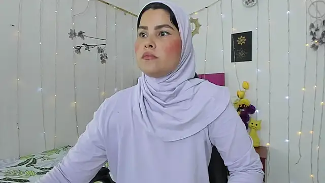 AishaAmin  online show from 03/04/25, 12:12