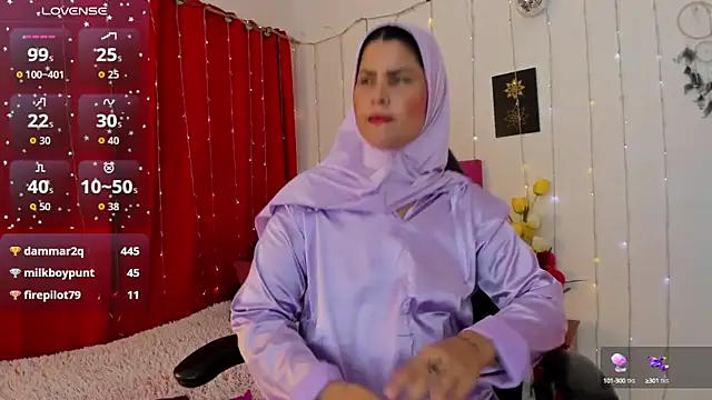 AishaAmin  online show from 10/18/25, 04:19