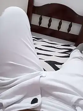 Snapshot of maikinhopL chatting on 01/31/25, 04:03 maikinhopL online show from 01/31/25, 04:03