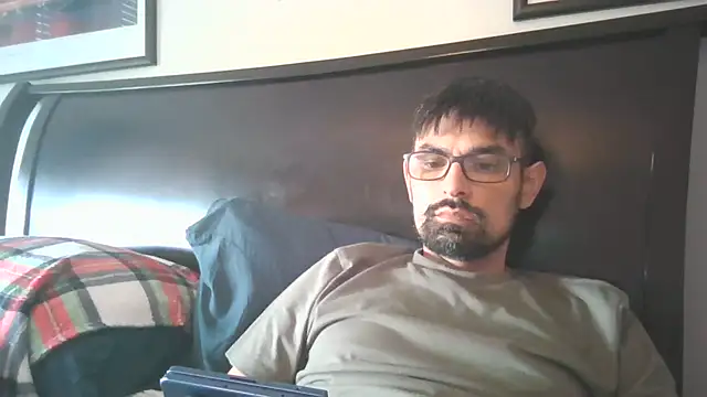 Snapshot of spence204011 chatting on 06/25/26, 10:47 spence204011 online show from 06/25/26, 10:47