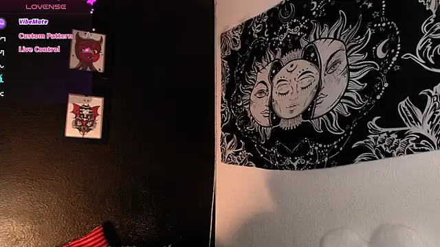 Snapshot of niakat_ chatting on 11/12/25, 01:28 niakat online show from 11/12/25, 01:28