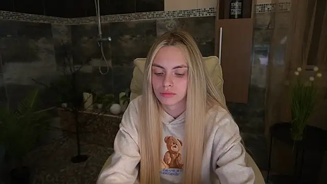 Snapshot of ChloeBrightt chatting on 12/20/25, 09:22 ChloeBrightt online show from 12/20/25, 09:22