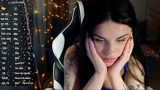 Mary   Moore online show from 12/18/24, 08:20