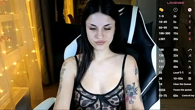 Mary   Moore online show from 12/05/25, 03:41