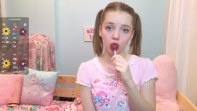 PrincessLittleKiki online show from 10/15/25, 07:19