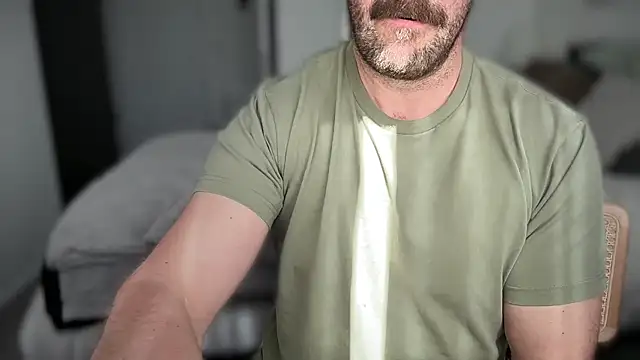 Snapshot of Mr_Beef chatting on 04/19/26, 12:15 Mr Beef online show from 04/19/26, 12:15