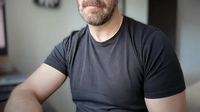 Snapshot of Mr_Beef chatting on 04/20/26, 08:17 Mr Beef online show from 04/20/26, 08:17