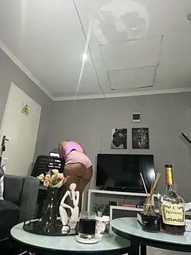 Snapshot of Bootyfulbarbiie chatting on 01/18/25, 12:02 Bootyfulbarbiie online show from 01/18/25, 12:02