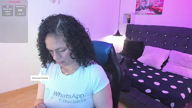 Snapshot of Aliciia_cute1 chatting on 12/03/25, 09:02 Aliciia cute1 online show from 12/03/25, 09:02