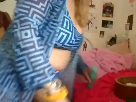 Snapshot of MsLG12301 chatting on 04/13/26, 10:15 MsLG12301 online show from 04/13/26, 10:15