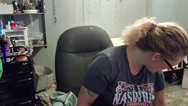 Lisalovely6981 online show from 02/06/25, 10:10