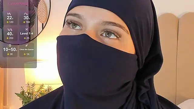 anna-henao online show from 12/19/24, 03:52