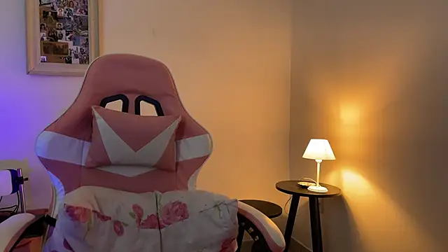 Snapshot of SweetPaige_ chatting on 02/07/26, 11:41 SweetPaige online show from 02/07/26, 11:41