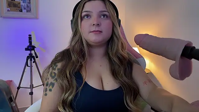 Snapshot of SweetPaige_ chatting on 03/10/26, 01:27 SweetPaige online show from 03/10/26, 01:27