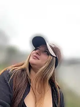 Snapshot of SweetPaige_ chatting on 04/16/26, 01:56 SweetPaige online show from 04/16/26, 01:56