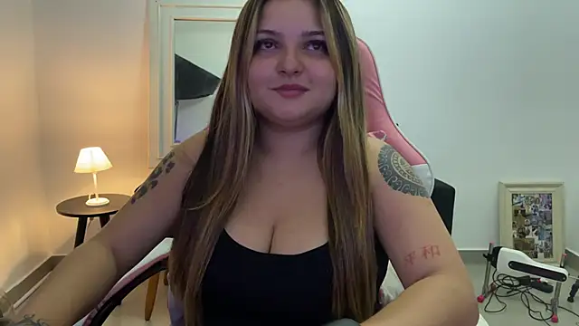 Snapshot of SweetPaige_ chatting on 04/22/26, 01:19 SweetPaige online show from 04/22/26, 01:19