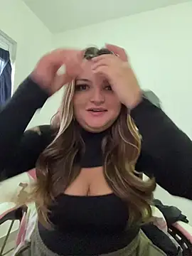 Snapshot of SweetPaige_ chatting on 04/29/26, 11:03 SweetPaige online show from 04/29/26, 11:03