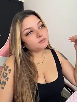 Snapshot of SweetPaige_ chatting on 05/26/26, 12:12 SweetPaige online show from 05/26/26, 12:12