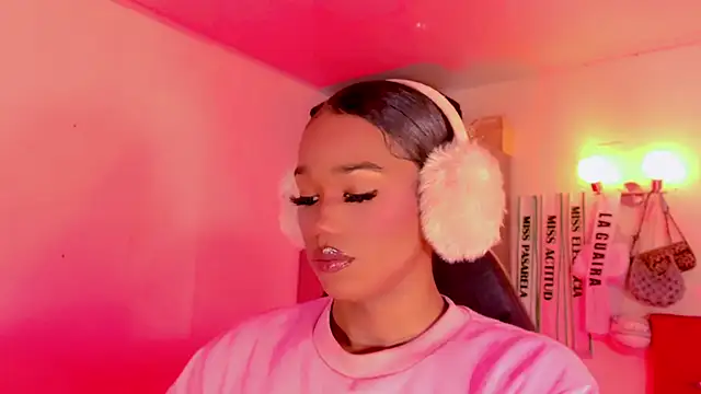 Snapshot of naomy__xx chatting on 03/05/26, 07:32 naomy xx online show from 03/05/26, 07:32