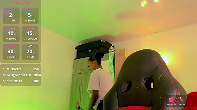 Snapshot of naomy__xx chatting on 03/18/26, 02:58 naomy xx online show from 03/18/26, 02:58