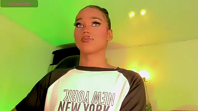 Snapshot of naomy__xx chatting on 03/31/26, 03:30 naomy xx online show from 03/31/26, 03:30