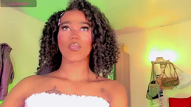 Snapshot of naomy__xx chatting on 04/24/26, 03:09 naomy xx online show from 04/24/26, 03:09