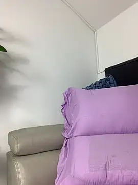 Snapshot of jamilaross chatting on 02/08/25, 06:01 jamilaross online show from 02/08/25, 06:01